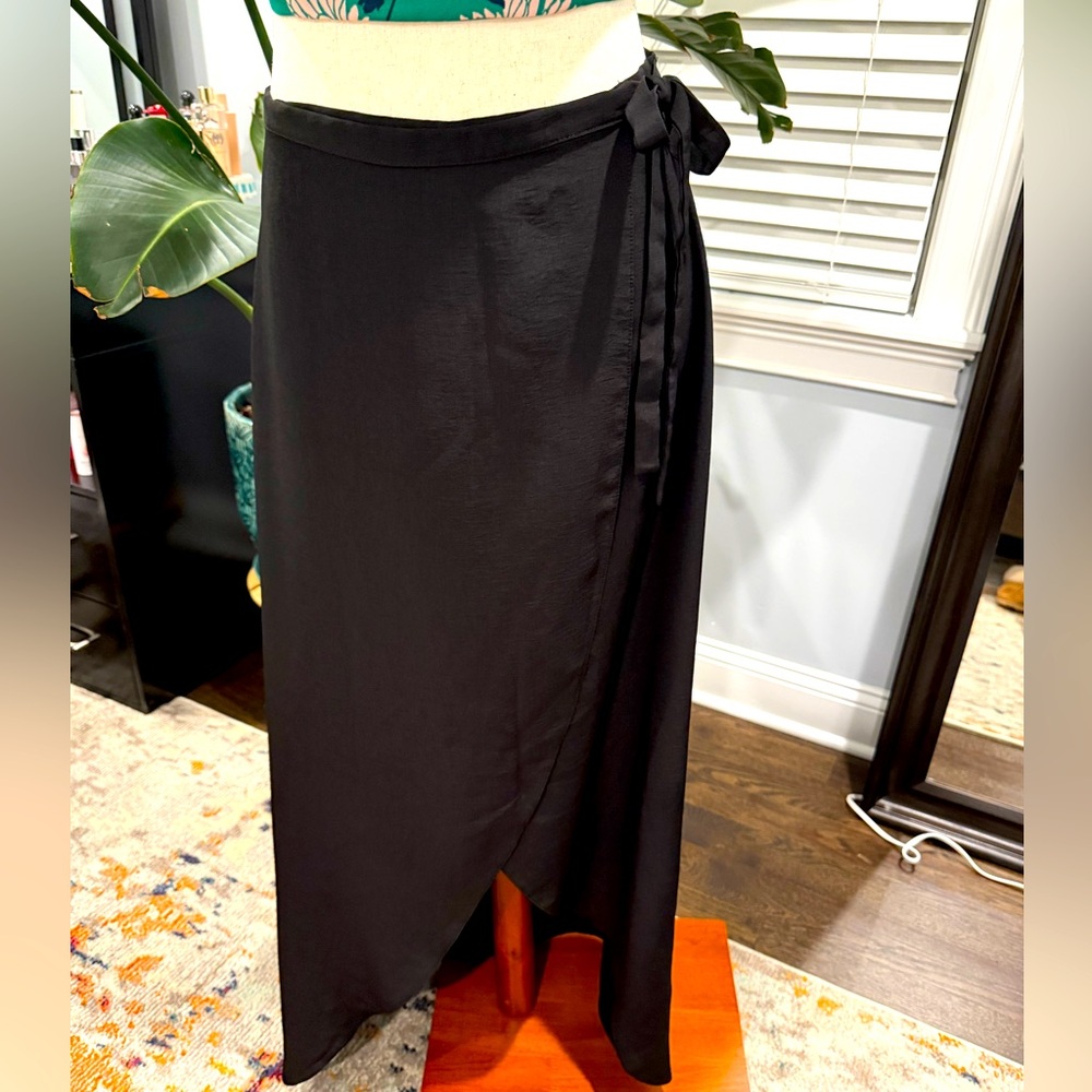 Wrap skirt in black